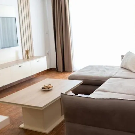 Mila Apartment Pestani